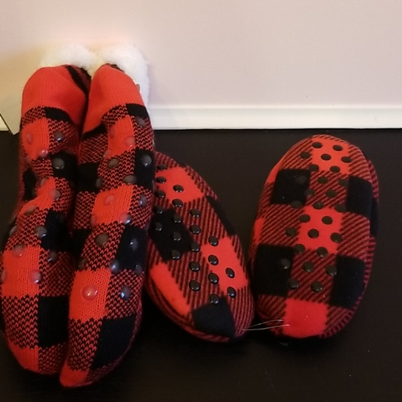 NWT FUZZY BABBA mama & baby slipper set - Picture 3 of 3